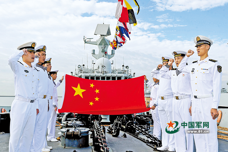 10月1日，海军北海舰队某驱逐舰支队举行向国旗宣誓仪式。王 游摄