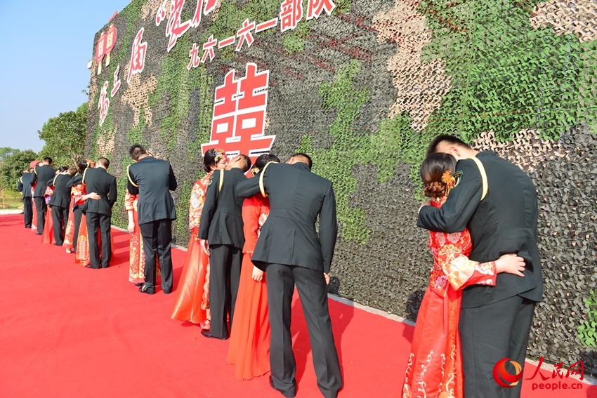 火箭军部队集体婚礼劲吹中国风(图)