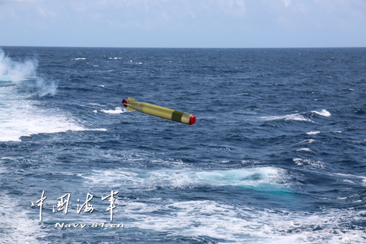 發射操雷。
