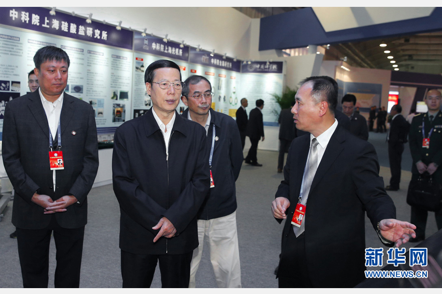 10月19日，中共中央政治局常委、國務院副總理張高麗在北京參觀第二屆軍民融合發展高技術成果展。 新華社記者 鞠鵬 攝