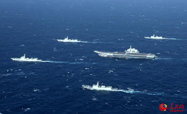 中國海軍航母編隊在海上航行。攝影：莫小亮