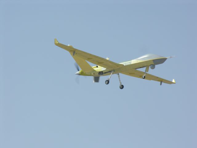 “翼龙”II成功首飞。
