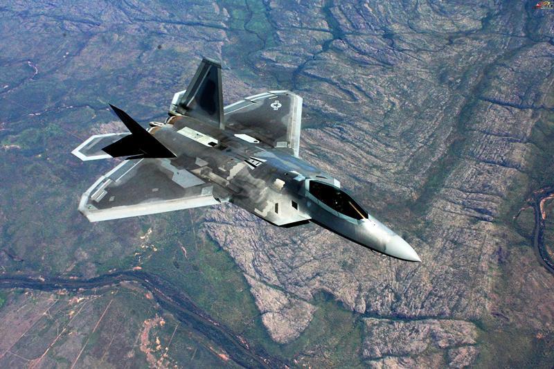 近日，美國空軍F22戰斗機曾抵達澳大利亞，並在澳大利亞上空進行了空中加油。