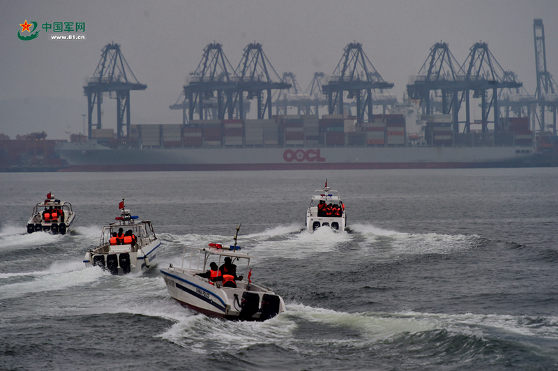 3月23日，公安邊防快艇成編隊航行。
