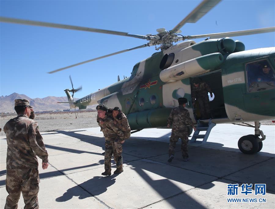 高清:暖心！直升机转移救援患病边防战士