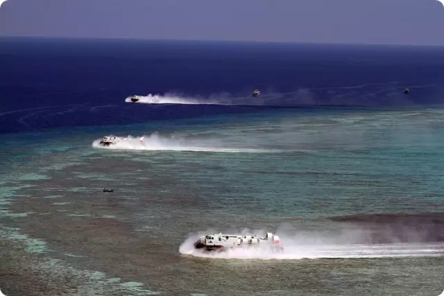 国产野马气垫登陆艇练夺岛 专家:可提高两栖