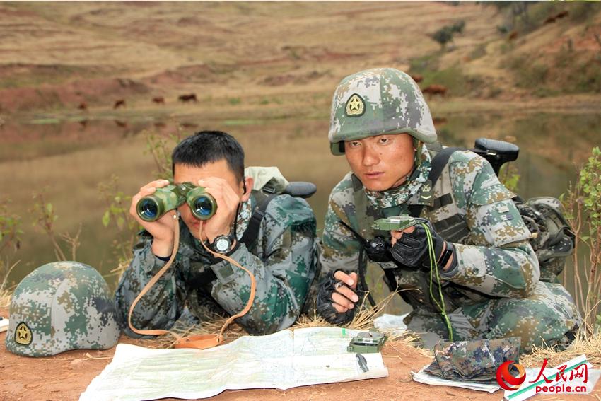 賽前訓練階段，隊員進行軍事地形學考核。程燁攝