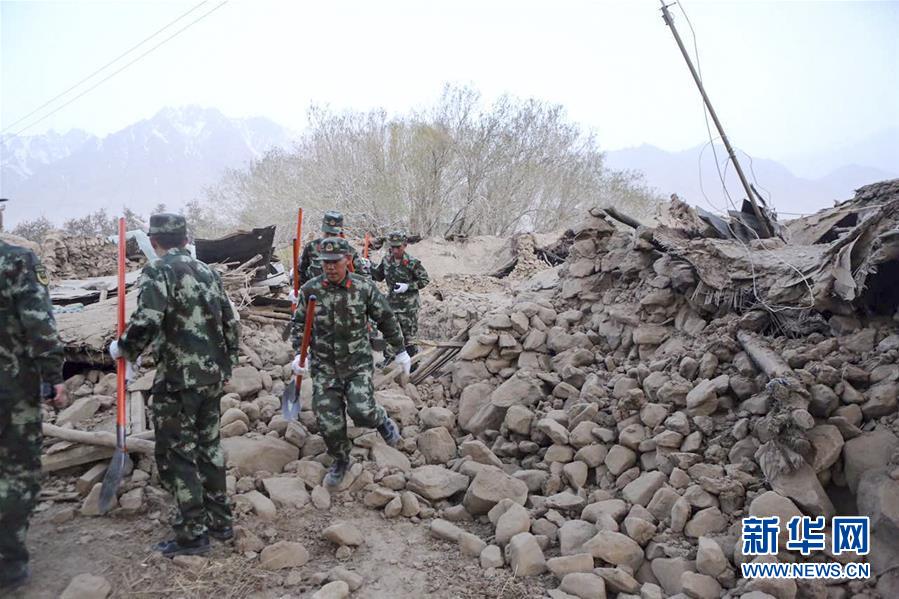 高清:新疆塔什庫爾干發生5.5級地震 官兵火速出動救援【2】