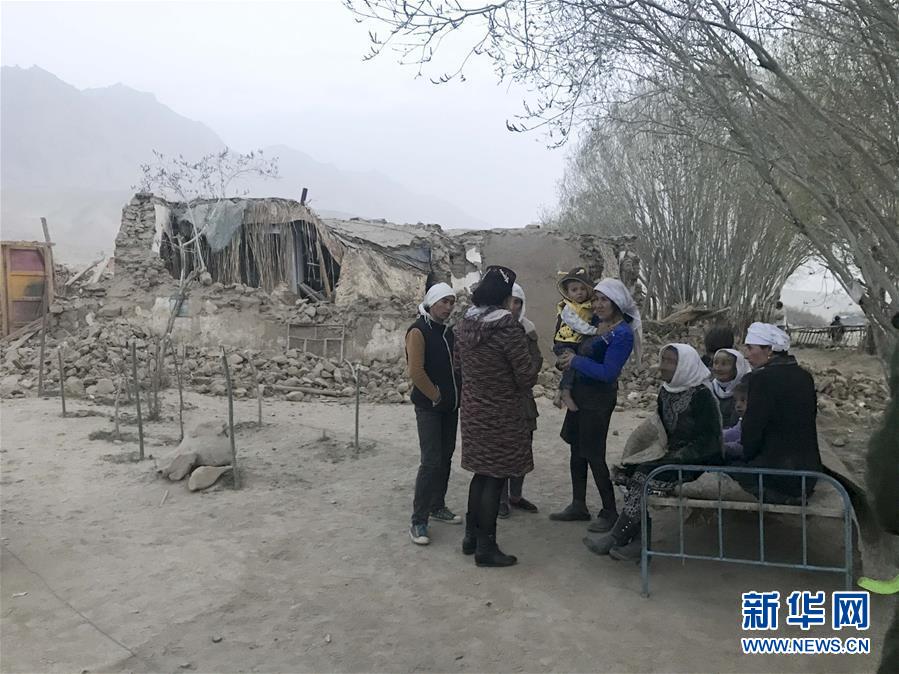 高清:新疆塔什庫爾干發生5.5級地震 官兵火速出動救援【5】