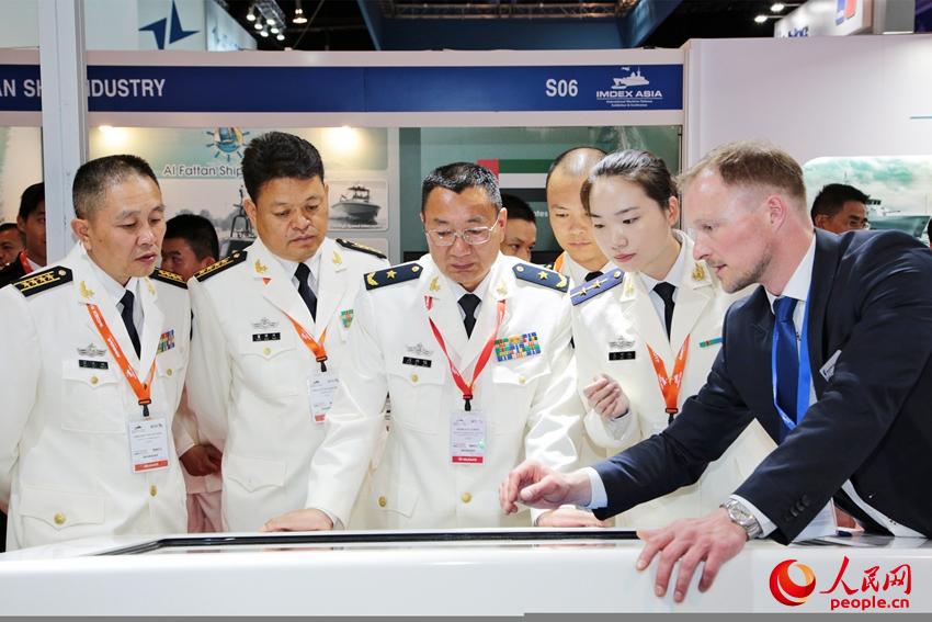 中國海軍代表團參觀了多家全球知名船舶和設備制造商。徐廣攝