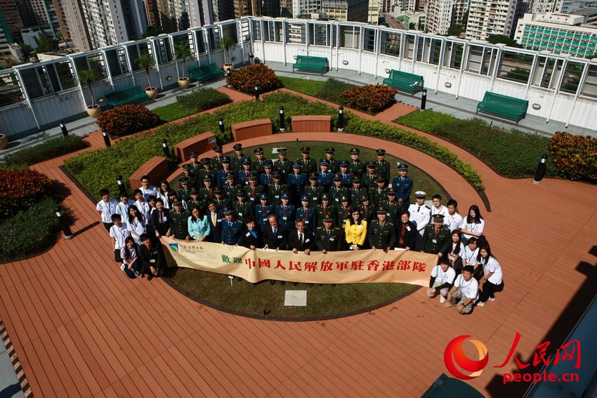 駐香港部隊官兵代表走進香港公開大學