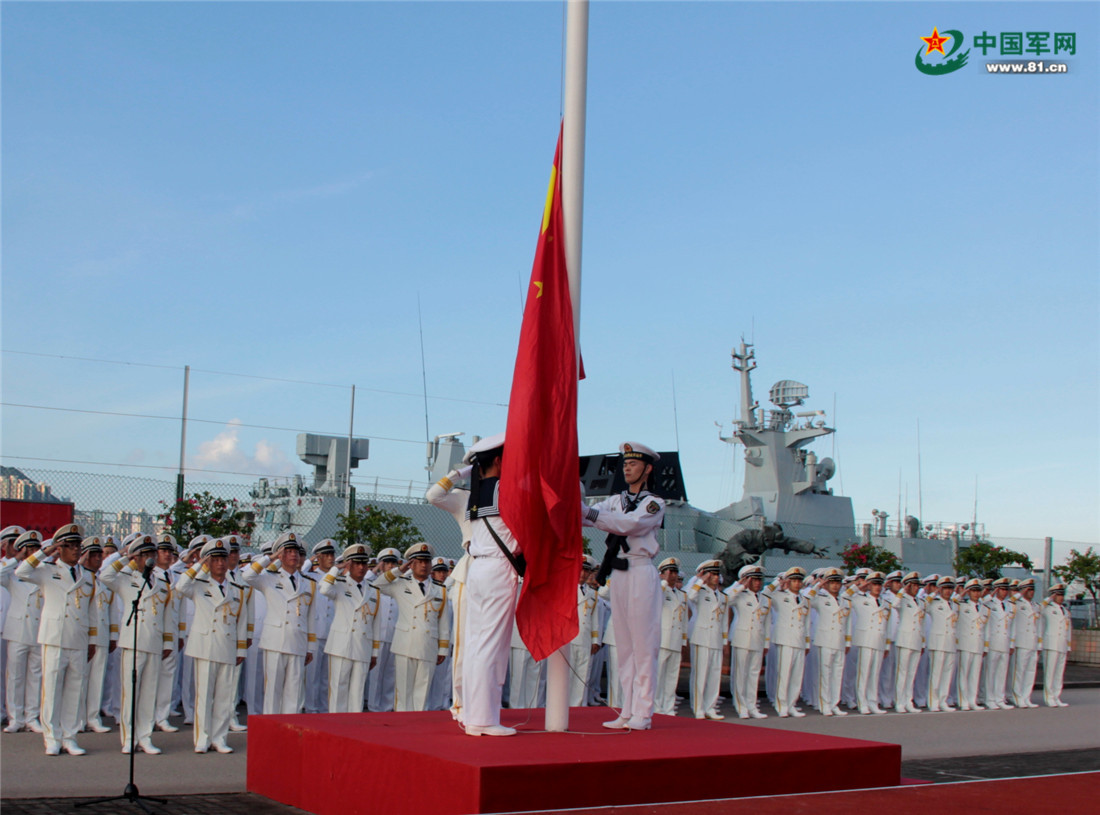 2017年7月1日，駐香港部隊舉行升國旗儀式慶祝香港回歸祖國20周年。