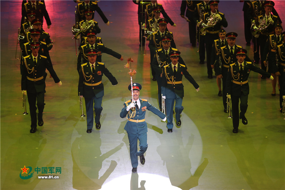 俄羅斯東部軍區司令部紅旗管樂團表演。