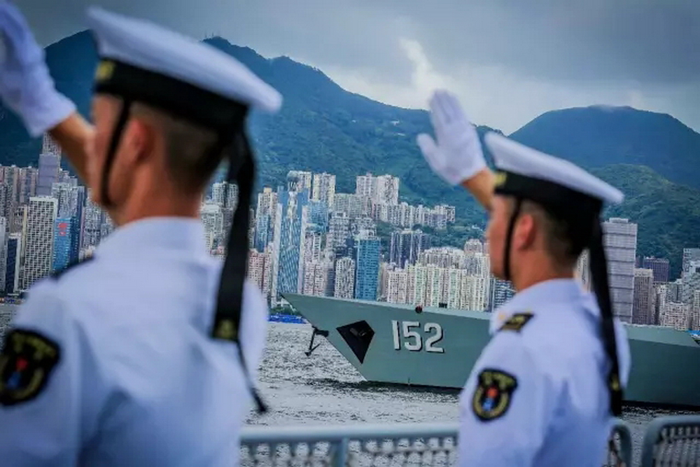 高清：遼寧艦航母編隊赴香港影像記【4】