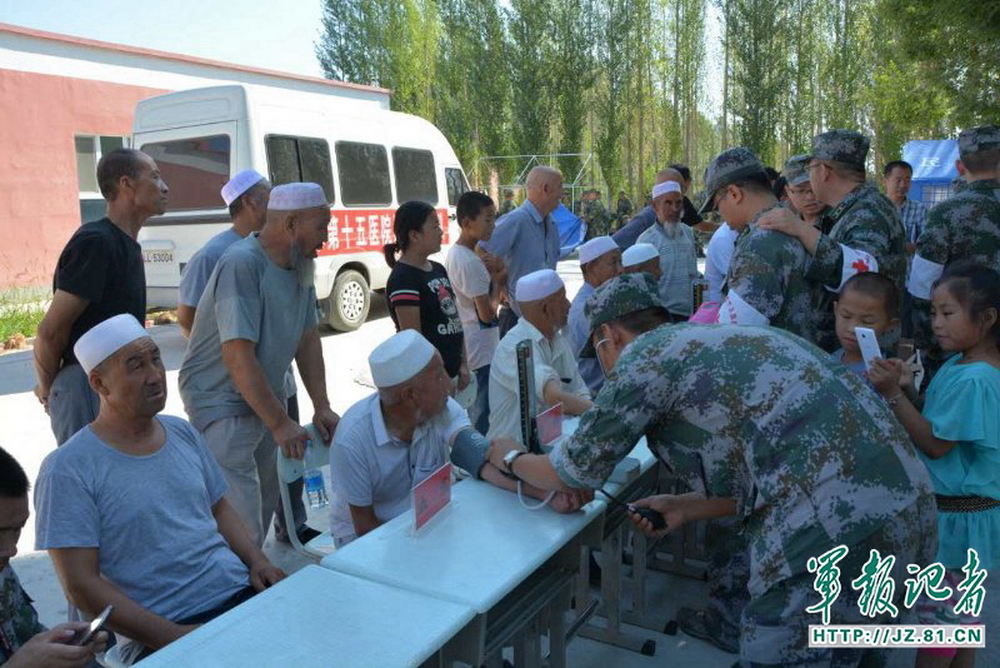 解放軍第15醫院邊防巡診途中緊急馳援新疆精河縣地震災區