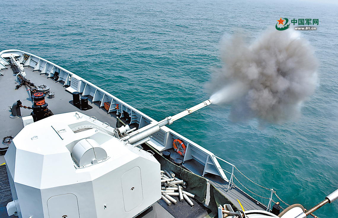 黃石艦主炮在“海洋之杯”比賽中對海上目標射擊