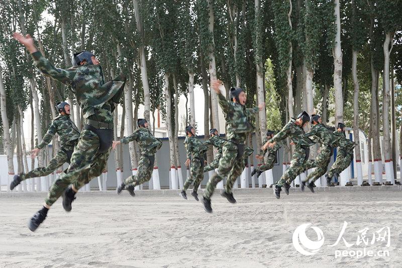 �侯�½��ܶӵ���֧��սʿ����ǰ��ѵ�������������²� �㣩