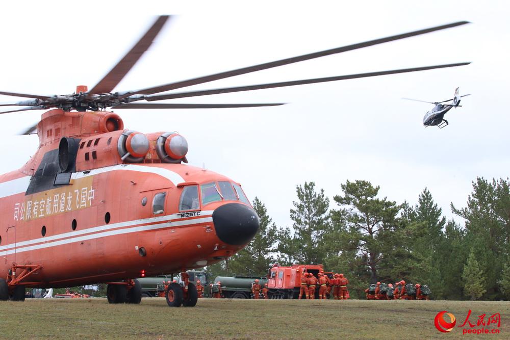 大型運輸直升機機降人員裝備快速投入戰斗