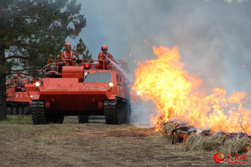 森林部隊裝甲車滅火在火場中廣泛應用