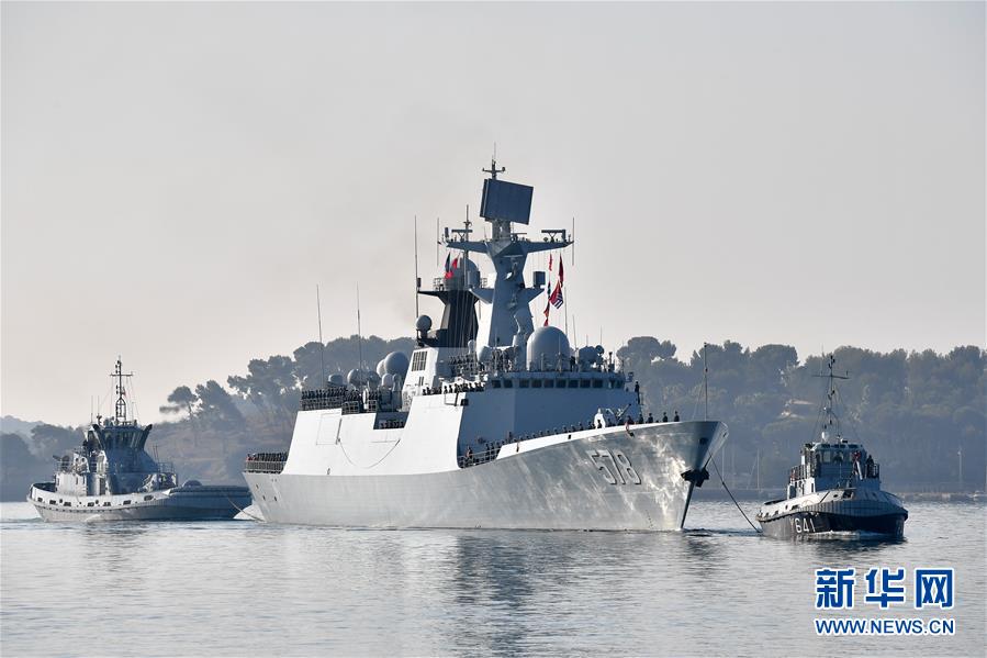 10月15日，中國海軍第二十六批護航編隊導彈護衛艦揚州艦（中）靠泊法國南部土倫軍港。