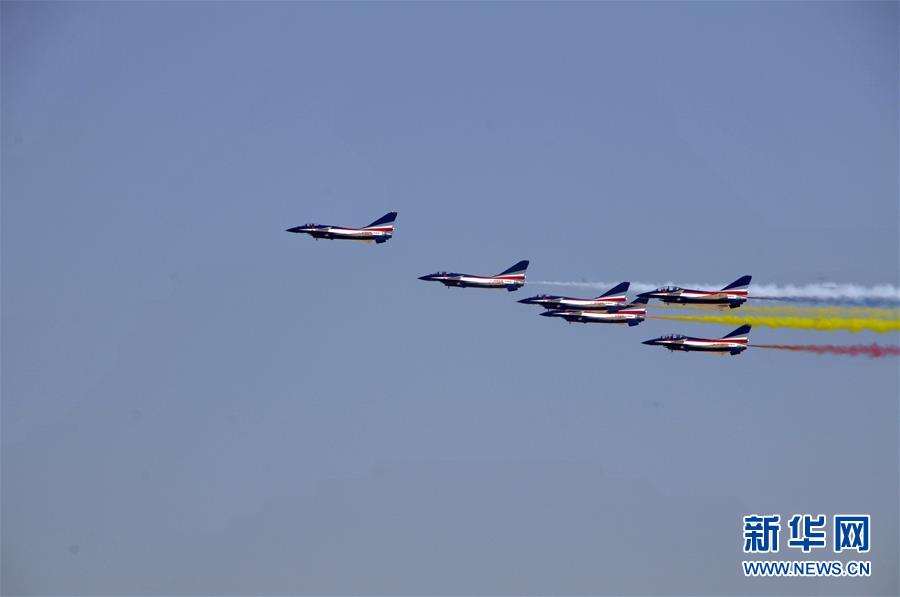 中國空軍八一飛行表演隊圓滿完成迪拜航展首次檢驗性飛行表演【2】
