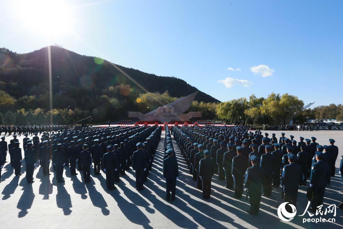 空軍在京舉行向英雄紀念牆敬獻花籃儀式【7】