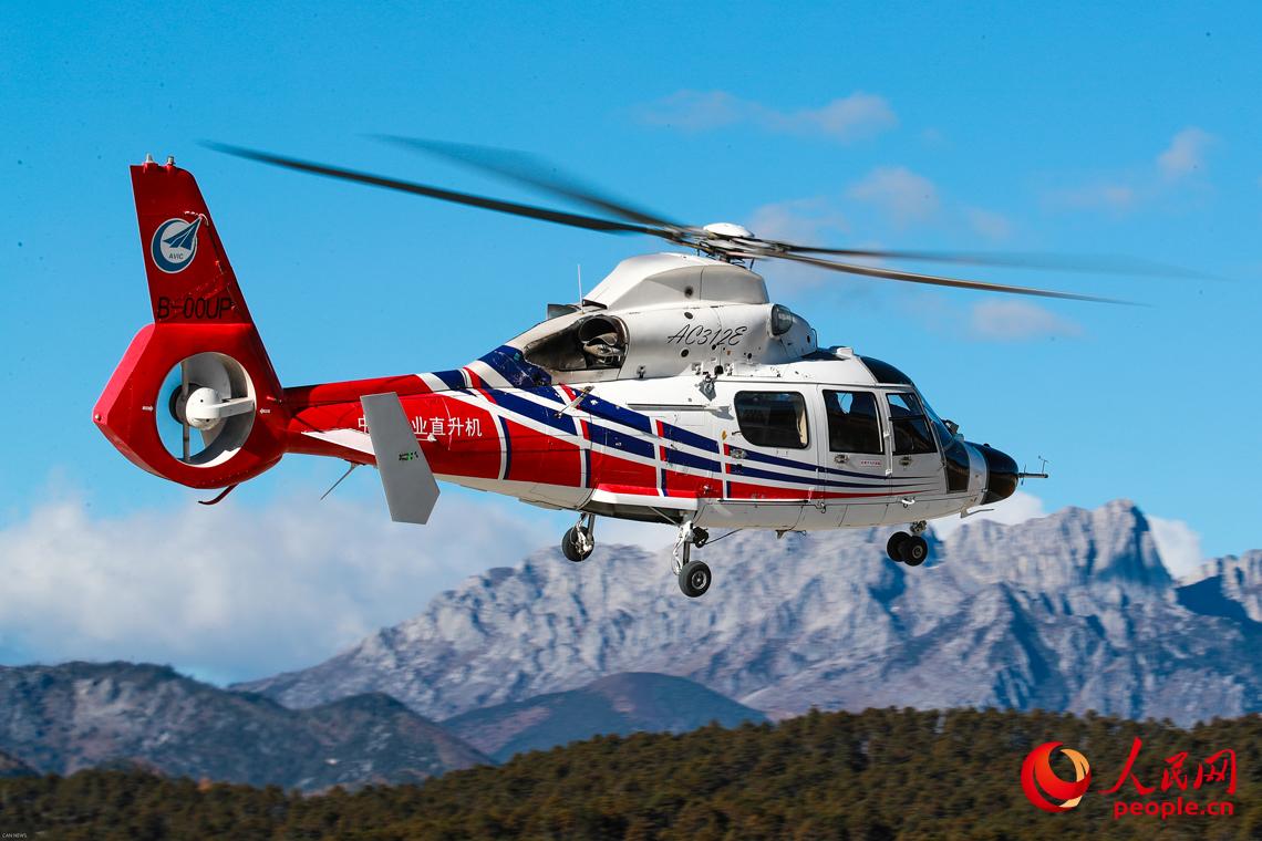 國產AC312E民用直升機高原試飛成功