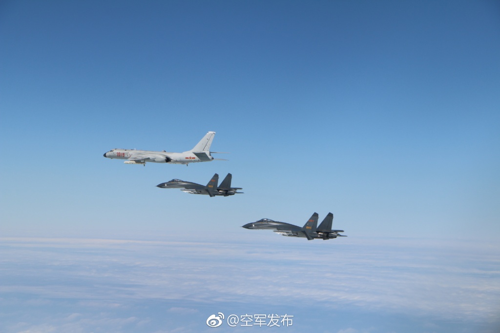 “繞島巡航” 中國空軍出動轟-6K等多型戰機遠洋訓練