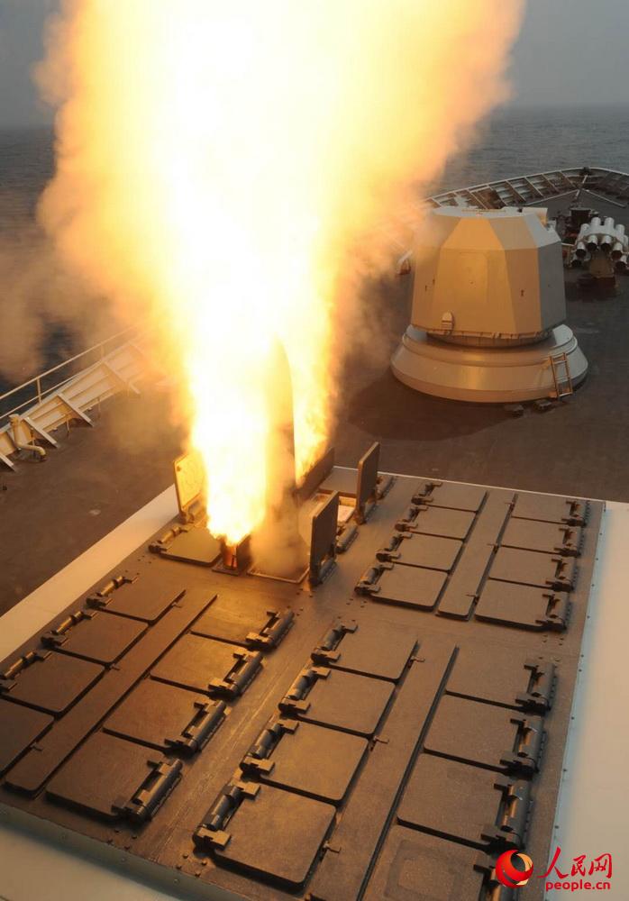 荊州艦防空導彈垂直發射。