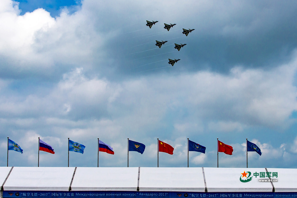 2017年8月4日，“國際軍事比賽-2017”航空飛鏢項目，中國空軍“八一”飛行表演隊亮相“航空飛鏢”靶場開放日。楊盼攝影