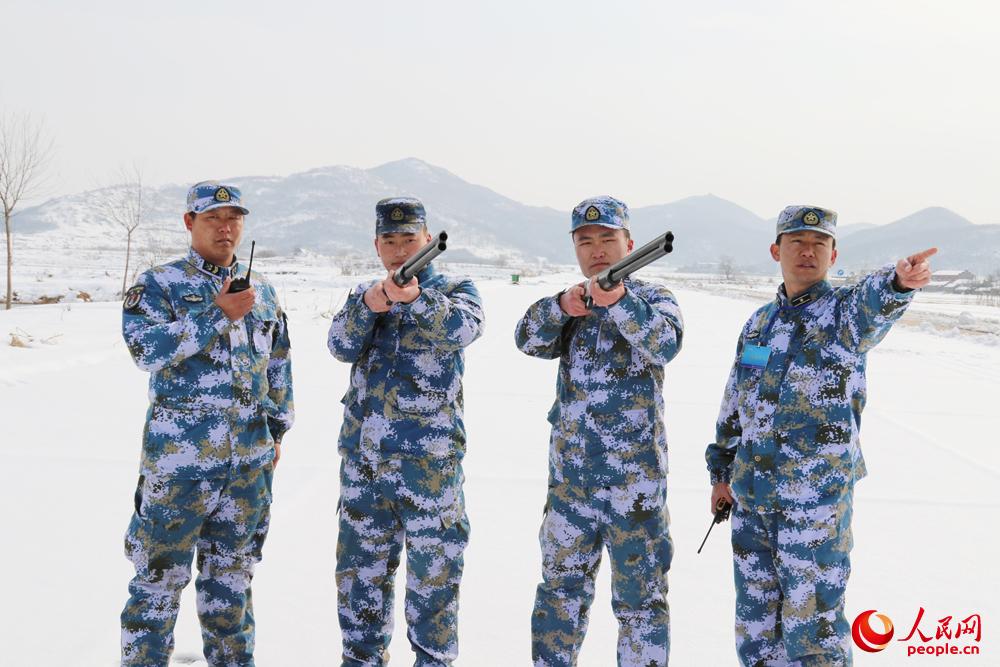 海軍航空兵部隊斗寒戰雪保障戰機訓練【8】