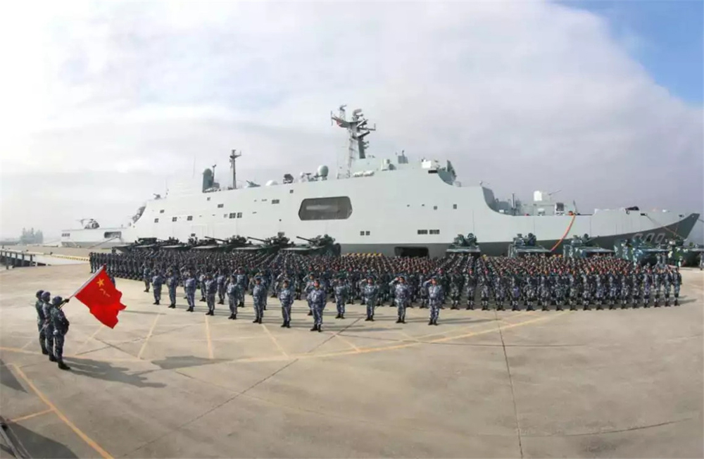 某登陸艦支隊3型6艘登陸艦組成編隊，進行新年度首次編隊實戰化訓練。