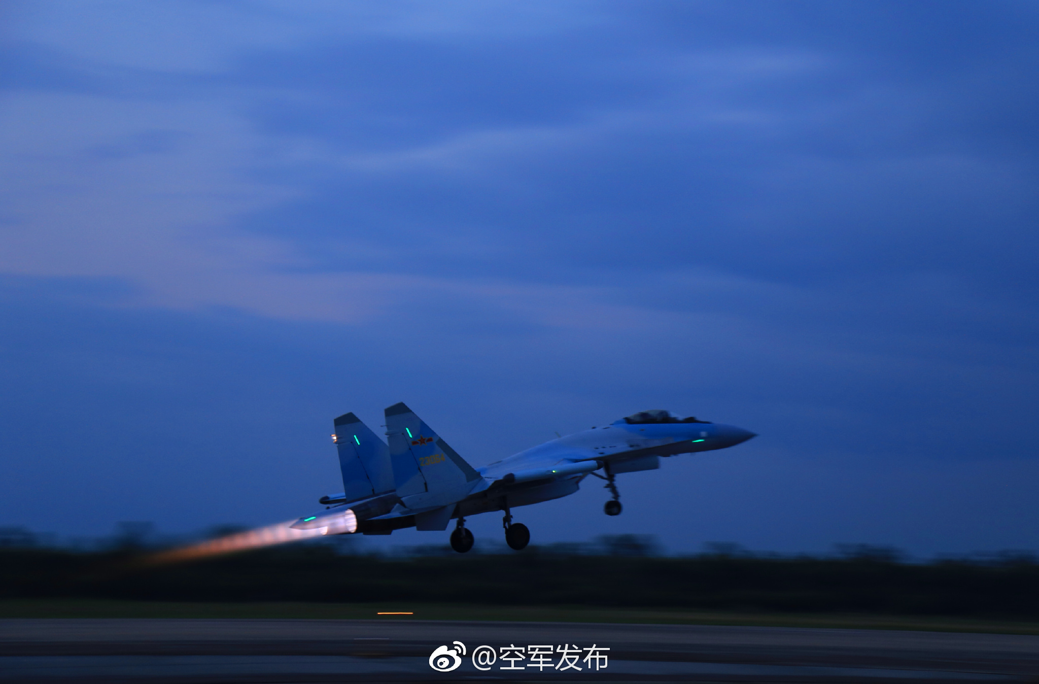 中國空軍蘇-35戰機飛赴南海戰斗巡航【2】