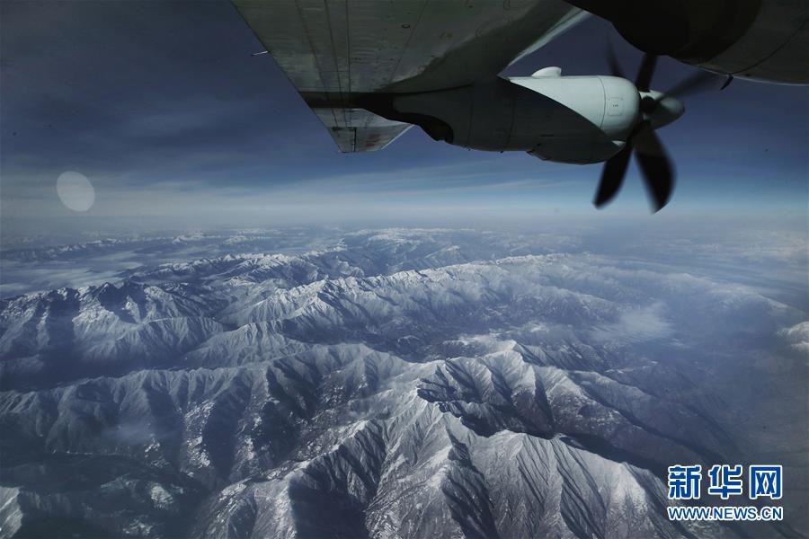 運送西部戰區空軍某部正連職參謀王遠的運-9飛機從西藏拉薩直飛成都。