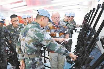 中国第4批维和步兵营通过年度首次联合国装备