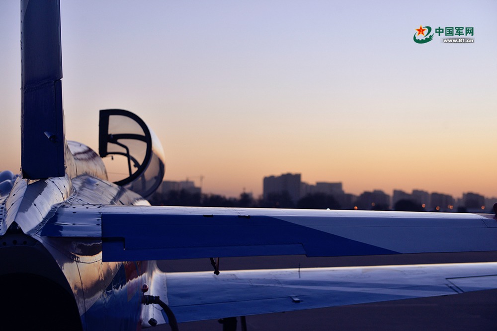 春分時節，空軍石家庄飛行學院某旅為期10天的夜航訓練吹響號角。