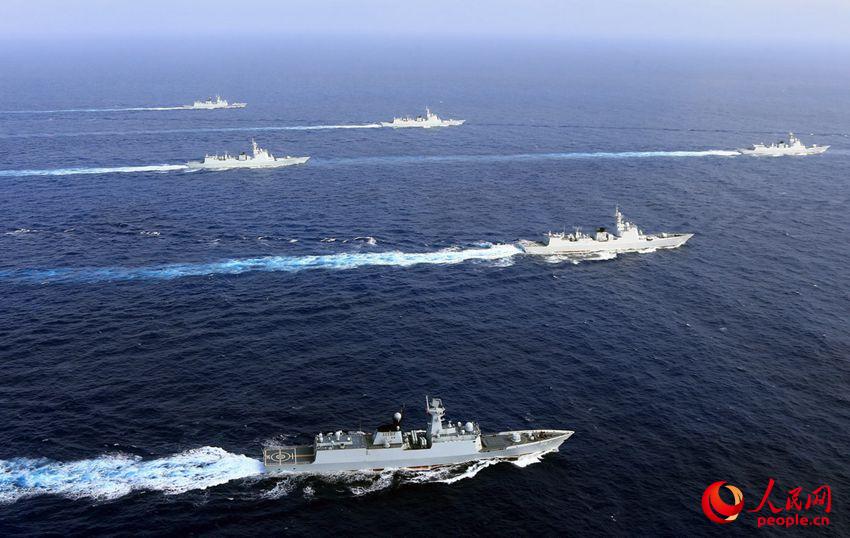 海上“帶刀護衛”，新型導彈驅逐艦馳騁在西太平洋。張雷攝影
