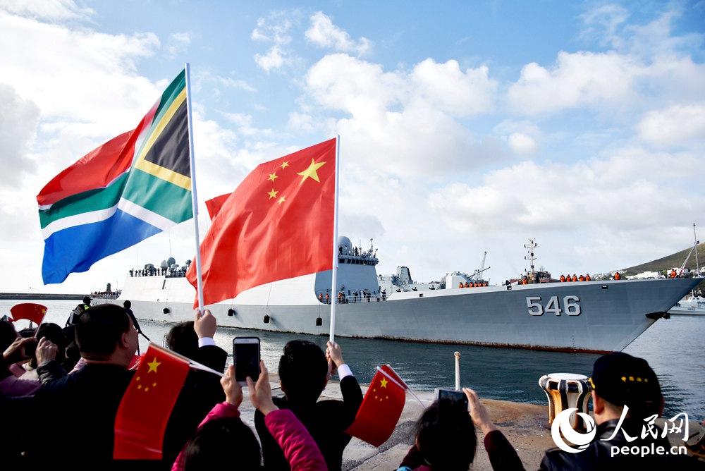 海軍第二十八批護航編隊抵達西蒙斯敦開始對南非進行友好訪問