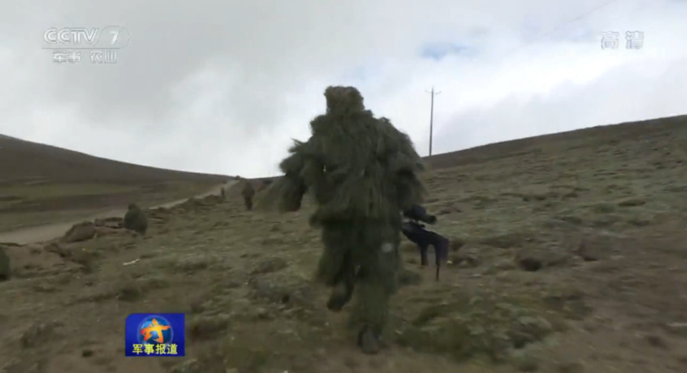 西藏軍區高海拔作戰演練 火力打擊群展開攻擊【6】