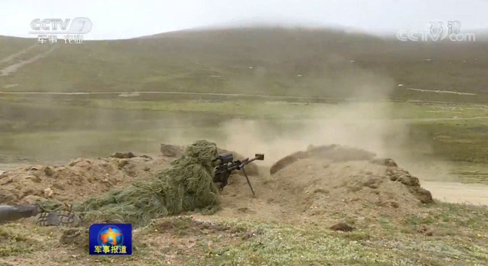 西藏軍區高海拔作戰演練 火力打擊群展開攻擊【8】