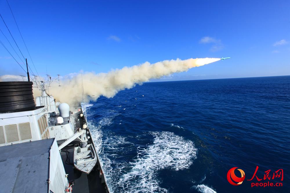 2008年11月8日，海口艦在某海域參加實彈演習，圖為海口艦發射反艦導彈