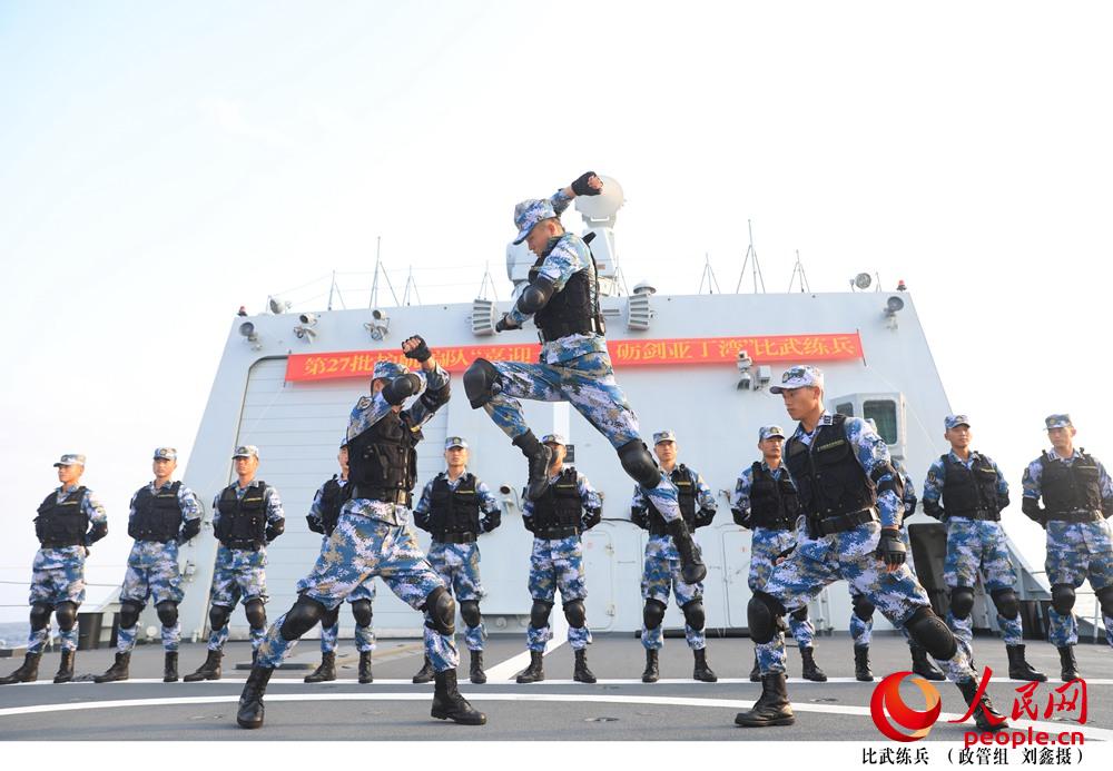 2017年9月21日，海口艦執行第27批護航任務期間組織比武練兵活動——劉鑫攝
