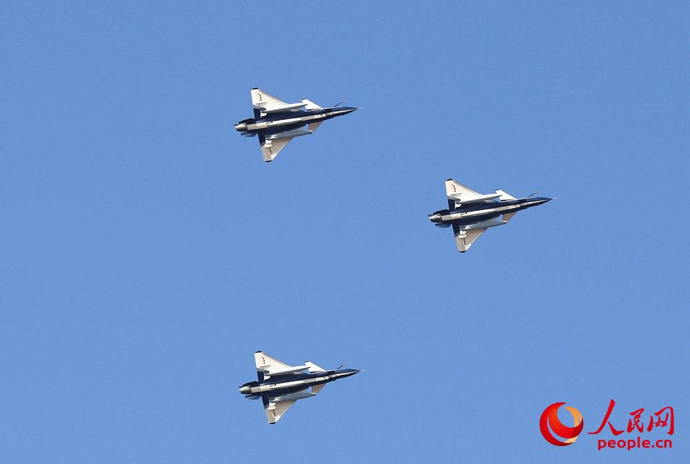 中國空軍發布赴俄羅斯飛行表演宣傳片《和平飛舞》【3】