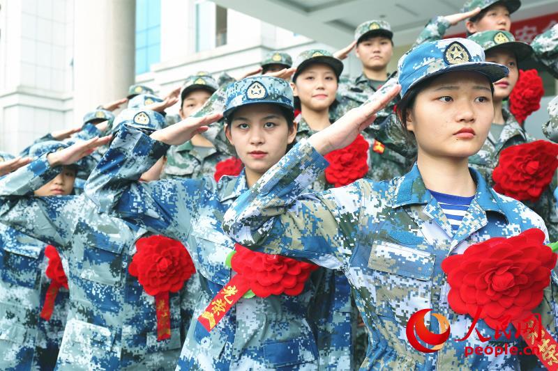 湖南衡陽36名女兵整裝待發今起奔赴軍營