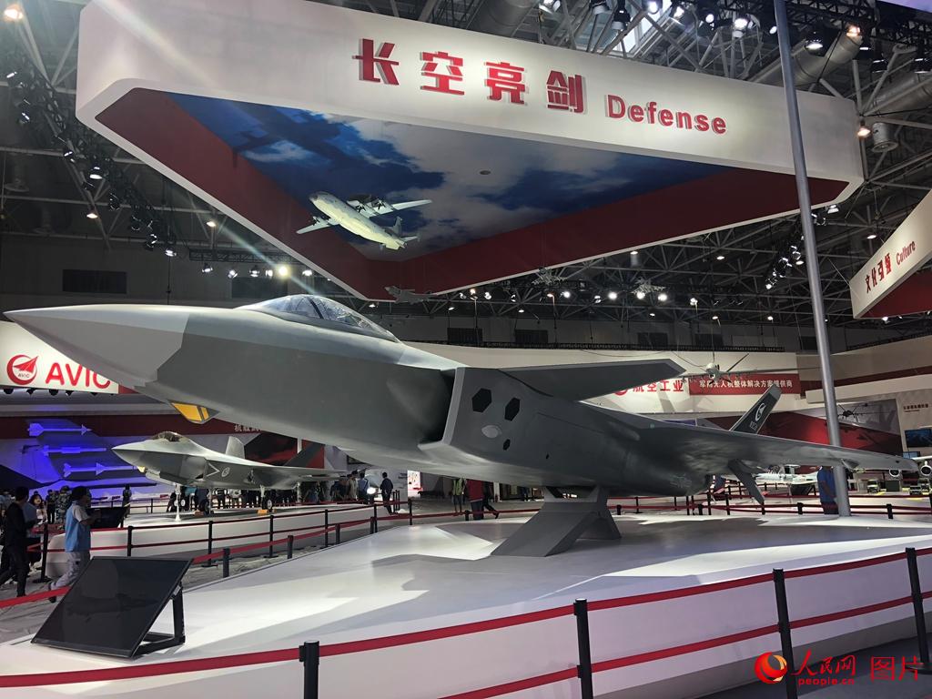 中國自主研制的新一代隱身戰斗機殲-20模型。邱越攝
