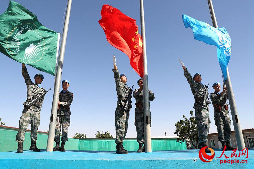 中國第14批赴蘇丹維和工兵分隊225名官兵榮獲聯合國“和平榮譽”勛章