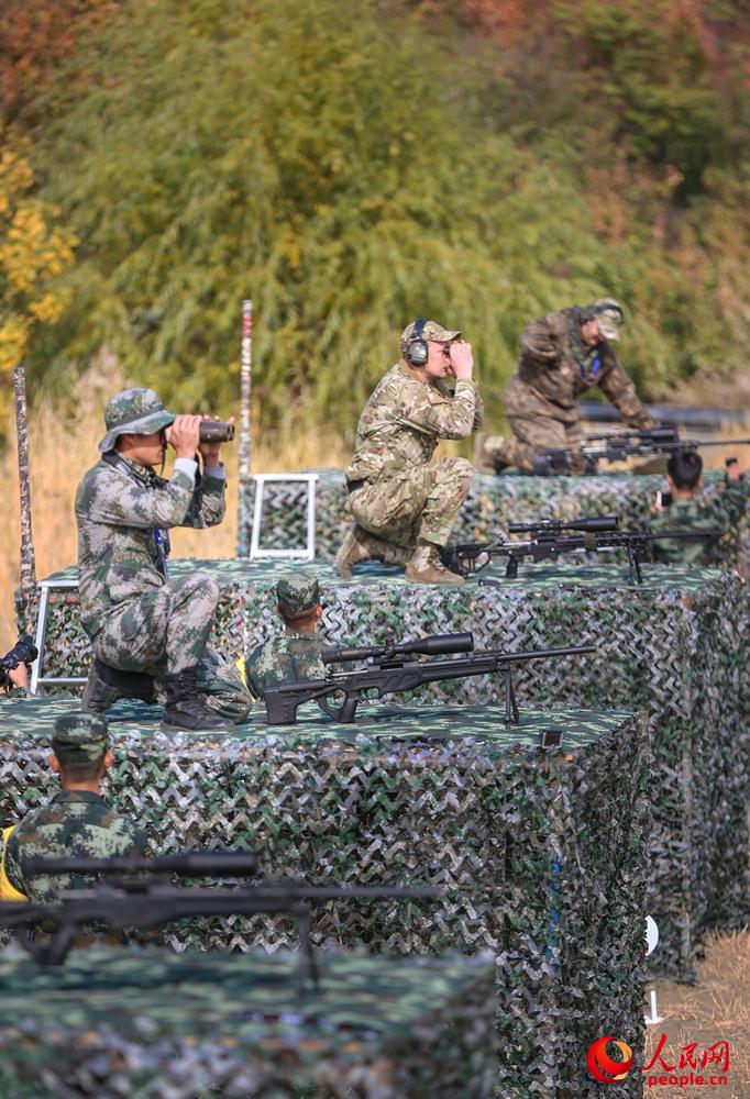 10月20日，解救人質狙擊課目中，參賽隊員觀察目標。安曉惠 攝