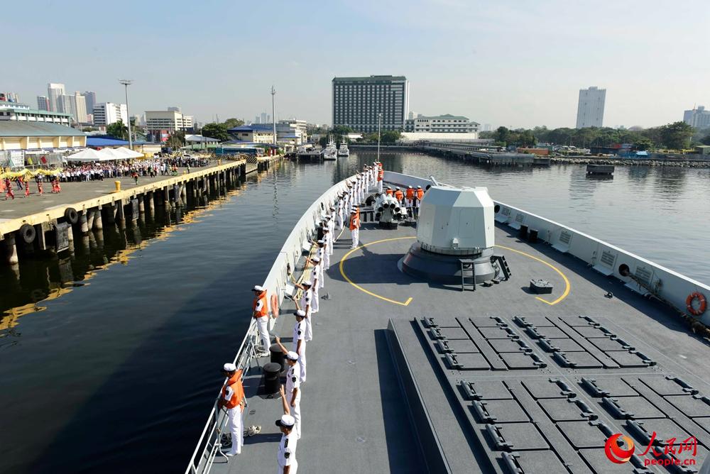 1月17日，中國海軍第30批護航編隊抵達菲律賓馬尼拉港，圖為蕪湖艦駛抵馬尼拉港。來永雷 攝