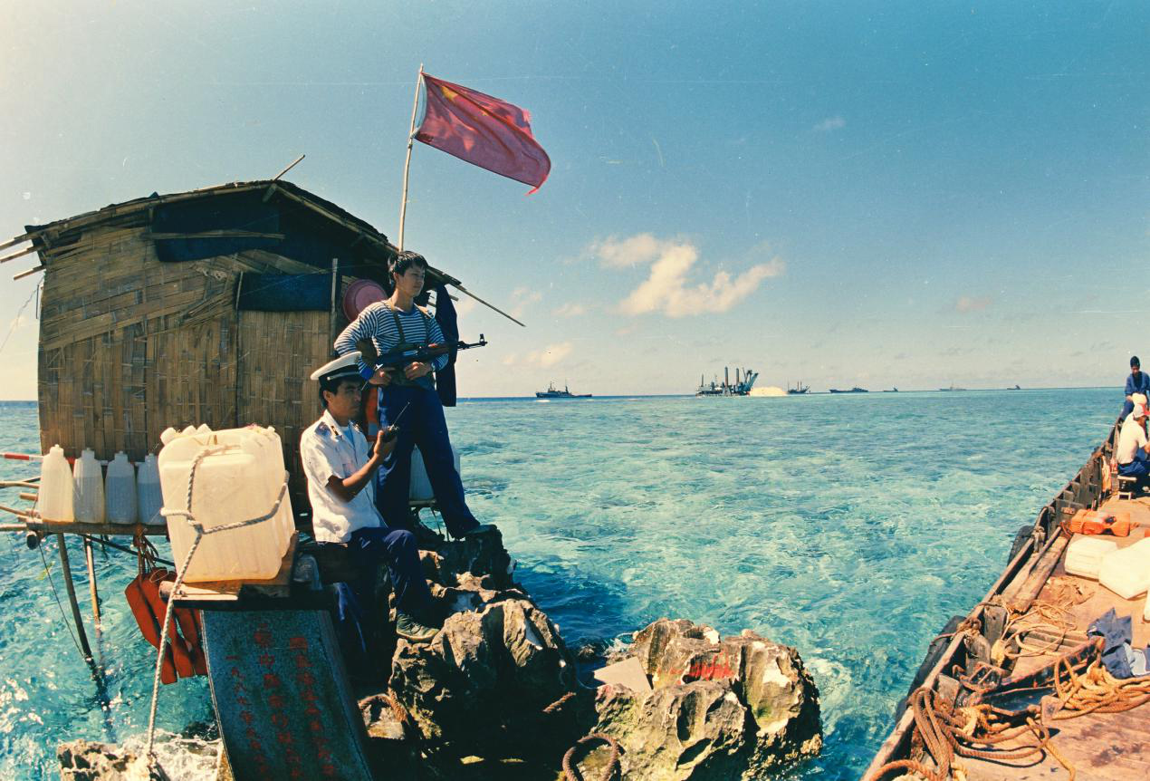 1988年，在遠離祖國大陸的南中國海上南沙衛士居住的第一代的高腳屋。