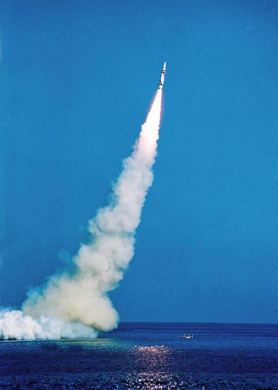 1988年9月27日，核潜艇水下发射运载火箭成功。